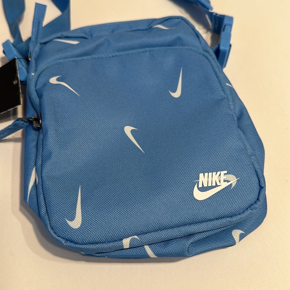 NEW NIKE MENS CROSS BODY BAG - Picture 2 of 6